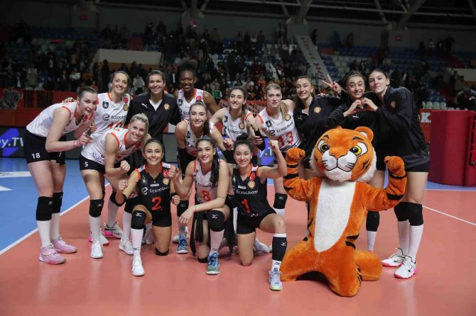 2023 Cev Şampiyonlar Ligi: Eczacıbaşı Dynavit: 3 - Grupa Azoty Chemik Police: 1