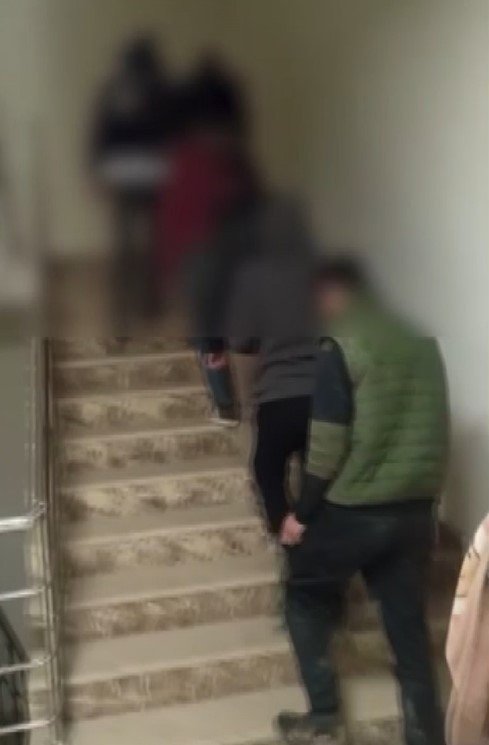Otoyolda Durdurulan Araçtan 6 Düzensiz Göçmen Çıktı
