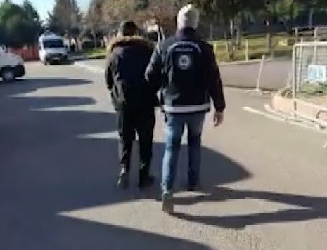 Otoyolda Durdurulan Araçtan 6 Düzensiz Göçmen Çıktı