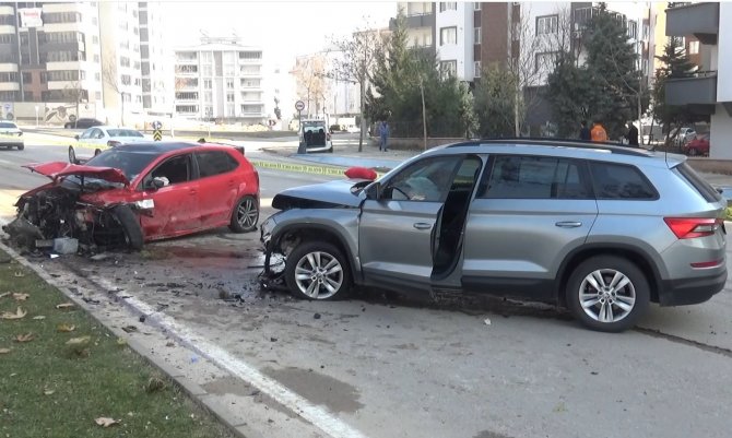 Gaziantep’te 4 Kişinin Yaralandığı Feci Kaza Güvenlik Kamerasına Yansıdı