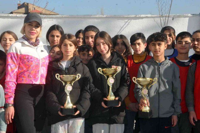 Yüksekovalı Öğrenciler, Sporda Düzenlenen Şampiyonlarda Başarılar Elde Etti