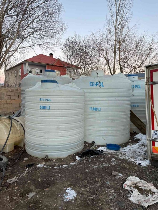 Yüksekova’da 32 Bin Litre Kaçak Akaryakıt Ele Geçirildi