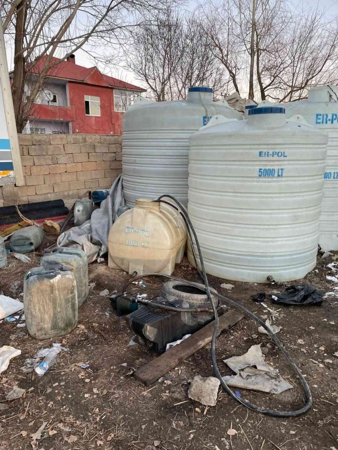 Yüksekova’da 32 Bin Litre Kaçak Akaryakıt Ele Geçirildi