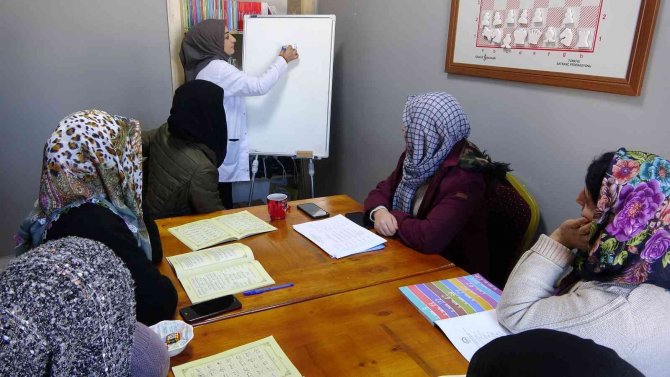 Yüksekova’da ’Köy Yaşam Merkezleri’ Kadınlara Umut Oldu