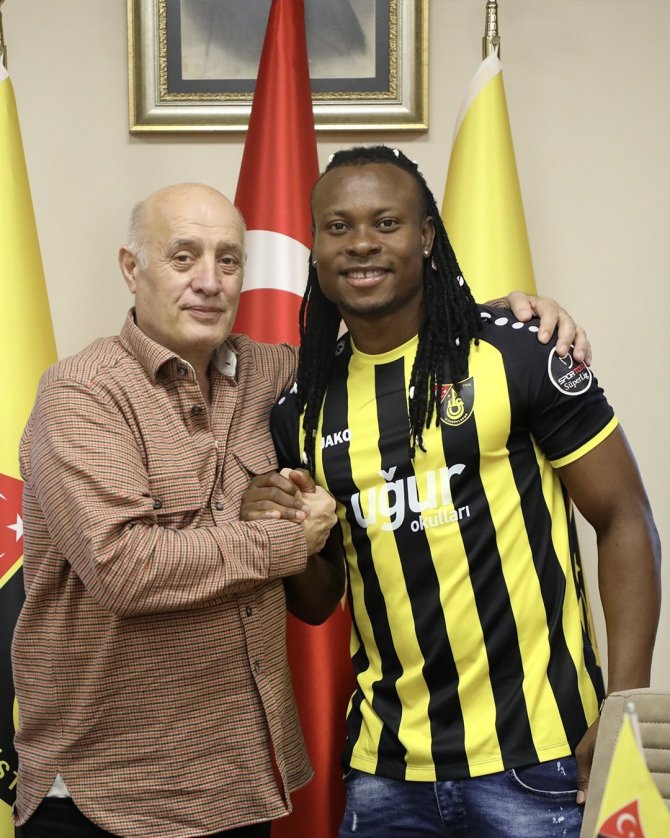 İ̇stanbulspor, Emeka Eze’yi Kadrosuna Kattı