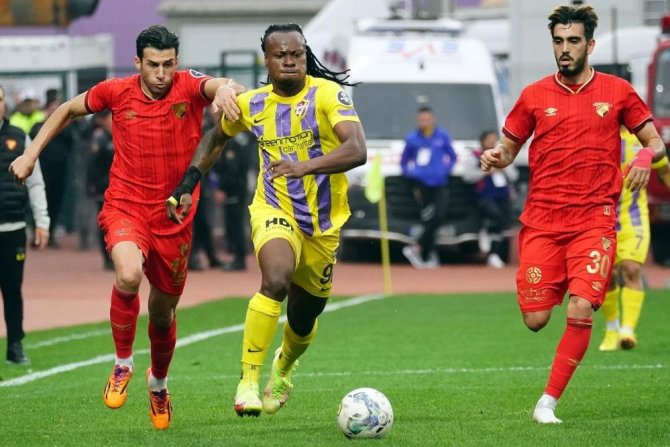 İ̇stanbulspor, Emeka Eze’yi Kadrosuna Kattı