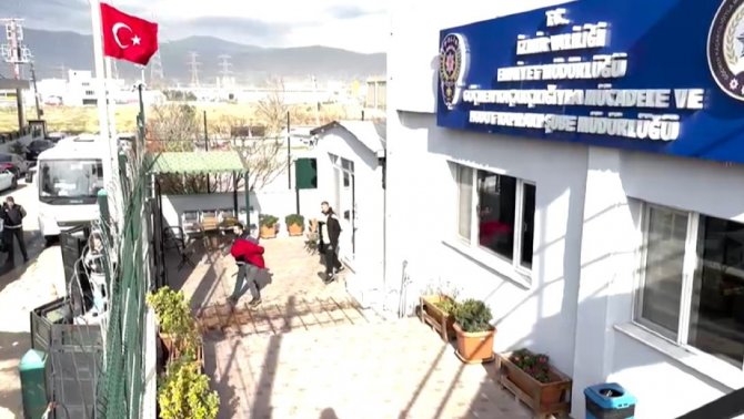 İ̇zmir’de İnsan Kaçakçılarına Operasyon: 6 Tutuklama