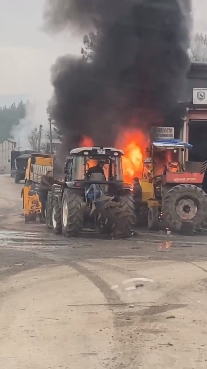 Sanayi Sitesinde Çıkan Yangın Paniğe Neden Oldu