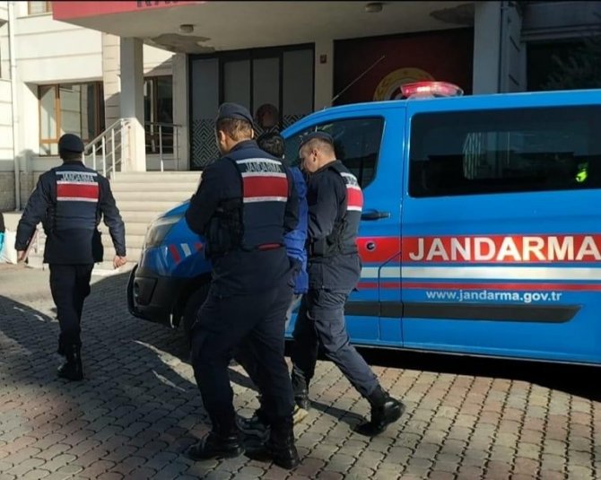Aranan Şahıslar Jandarmadan Kaçamadı: 2 Tutuklama