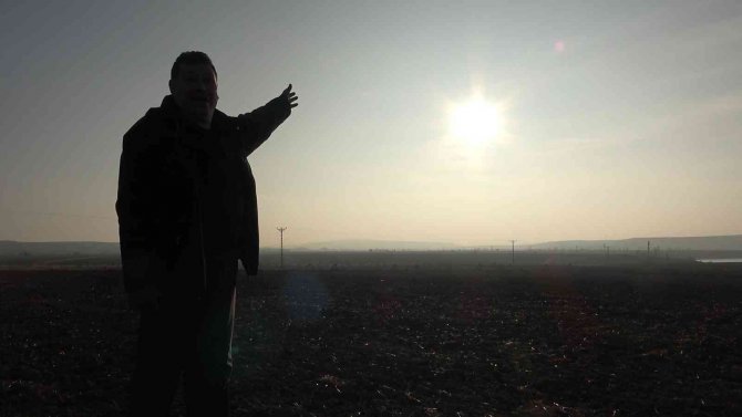 Çiftçiyi Tedirgin Eden Tehlike: Kuraklık Toprağı Taş Gibi Yaptı