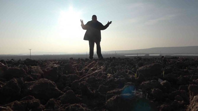 Çiftçiyi Tedirgin Eden Tehlike: Kuraklık Toprağı Taş Gibi Yaptı
