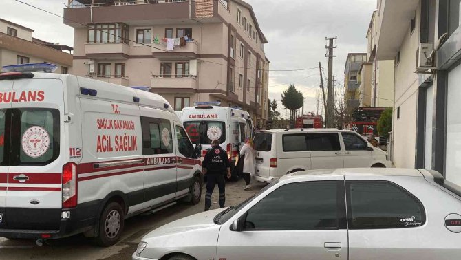 Mutfakta Yangın Çıktı, 11 Kişi Hastanelik Oldu
