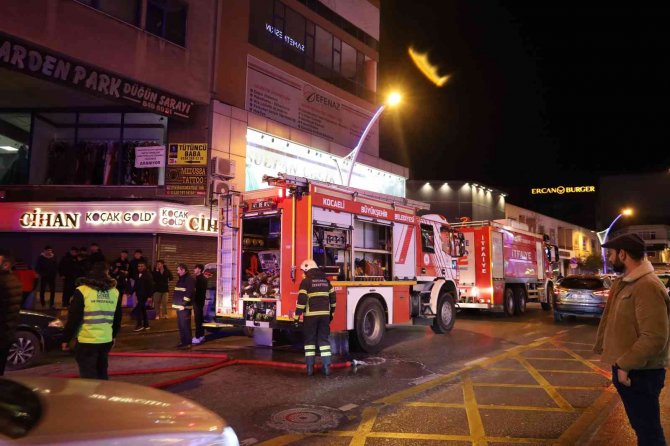 Kullanılmayan Dairede Çıkan Yangın Paniğe Sebep Oldu