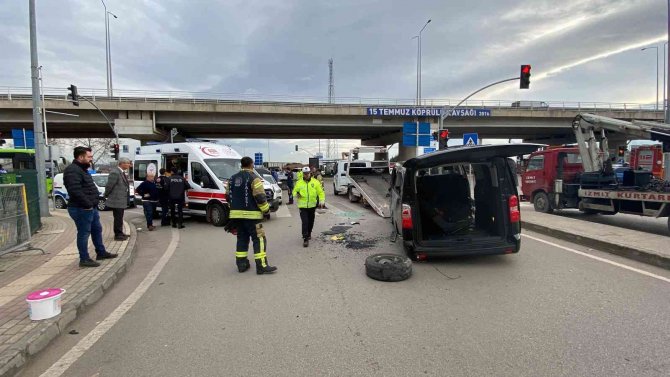 Minibüs İle Otomobil Çarpıştı: 3 Yaralı