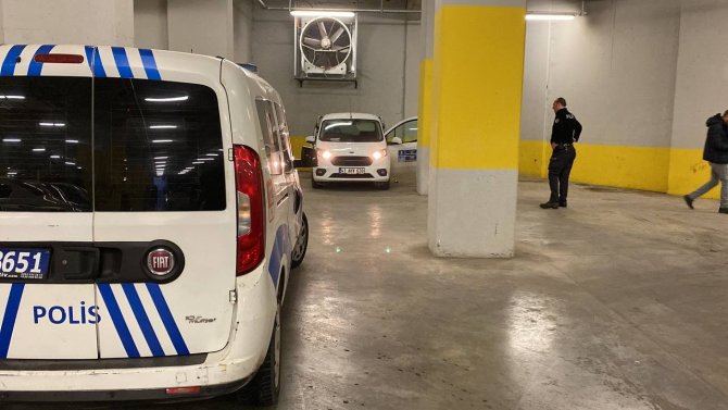 Otoparkta Boğazından Kesilmiş Halde Bulundu