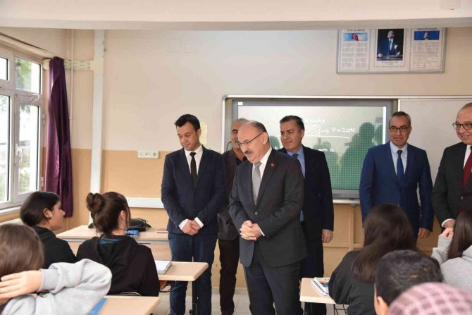 Vali Karadeniz, Turgutlu’da İncelemelerde Bulundu