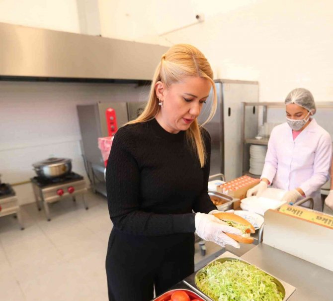 Yüzlerce Öğrenciye Beslenme Desteği Hayata Geçirildi