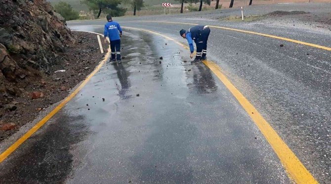 Muğla Büyükşehir Belediyesinden Yağmur Mesaisi