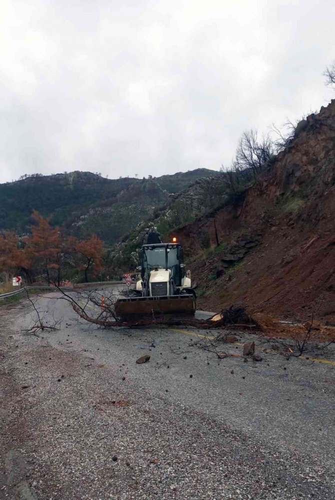 Muğla Büyükşehir Belediyesinden Yağmur Mesaisi