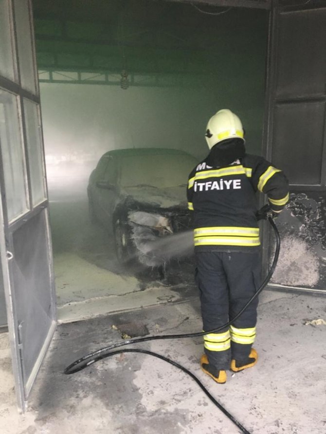 Muğla’da Araçta Çıkan Yangın Korkuttu