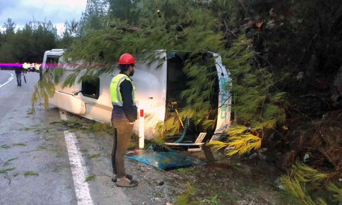 Servis Aracı Kaza Yaptı: 7 Yaralı