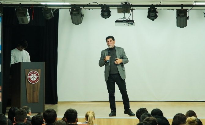 Genç İletişimciler Usta Gazeteciyi Ağırladı