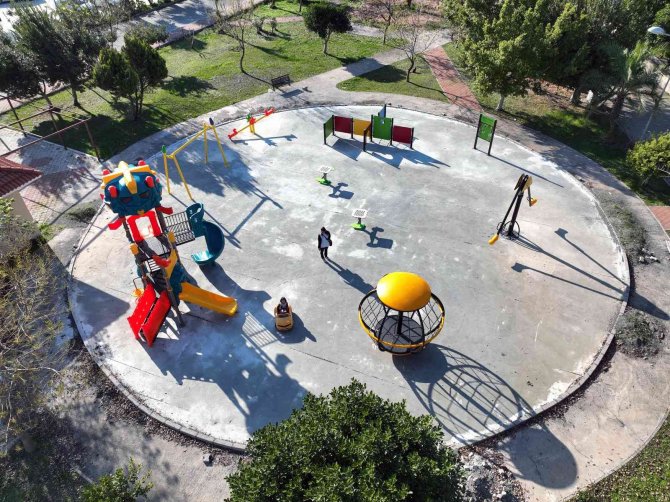 Ortaca’daki Üç Parkta Çocuk Oyun Grubu Montajları Tamamlandı