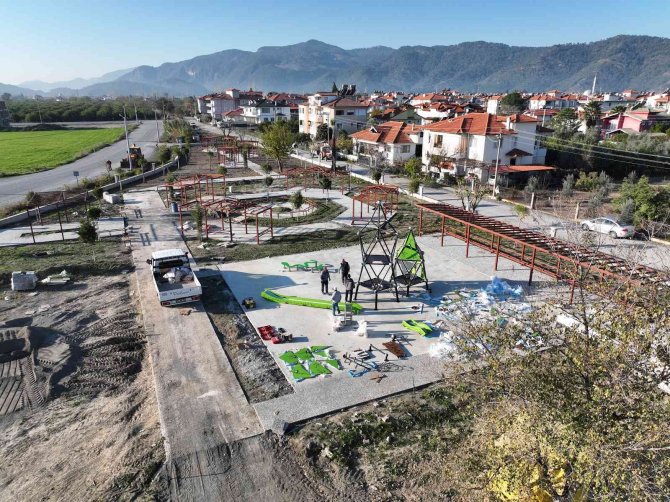 Ortaca’daki Üç Parkta Çocuk Oyun Grubu Montajları Tamamlandı