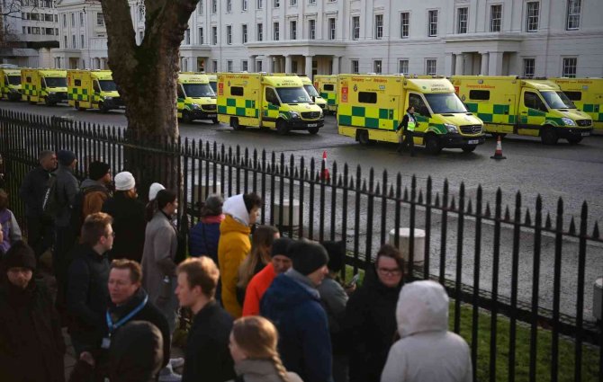 İ̇ngiltere Ve Galler’de Ambulans Çalışanları İkinci Kez Grevde