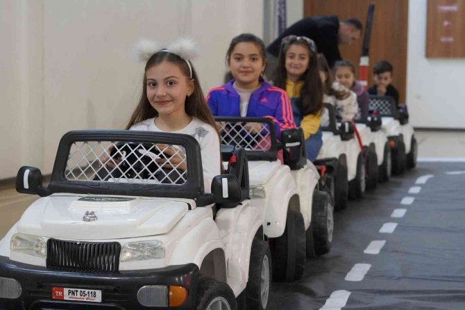 Çocuklara Trafik Bilinci Aşılanıyor