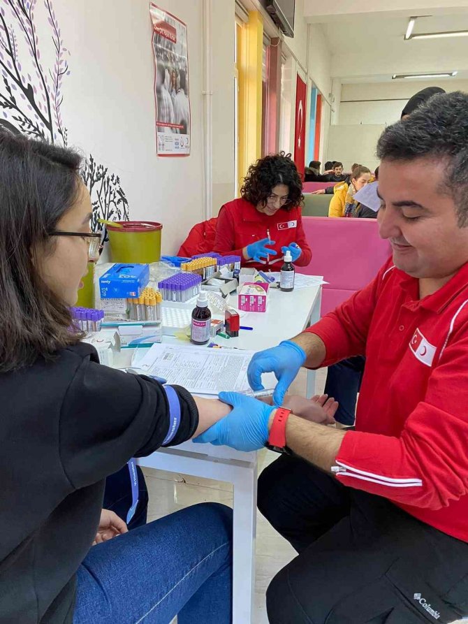 Eczacılardan Örnek Davranış