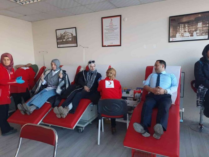 Eczacılardan Örnek Davranış