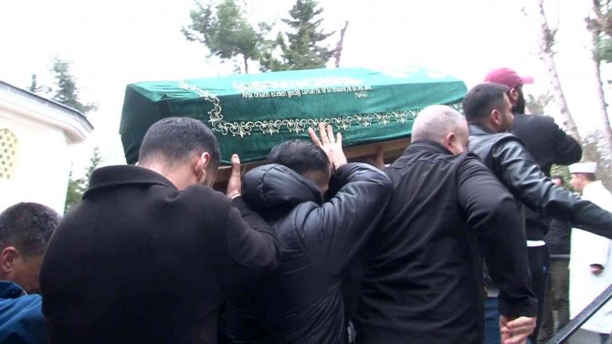 Tekirdağ’da Erkek Arkadaşı Tarafından Öldürülen Aysun Ahnas’ın Cenazesi İ̇stanbul’da Kaldırıldı