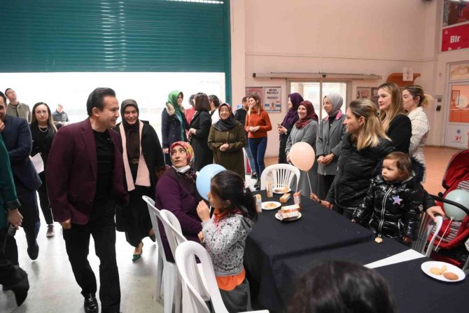 Gönül Elleri Çarşısı’ndan İhtiyaç Sahibi Çocuklara Kışlık Kıyafet Yardımı