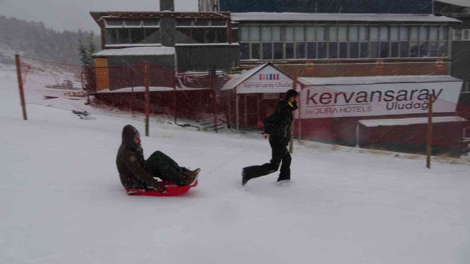 Uludağ Beyaz Gelinliği Giydi
