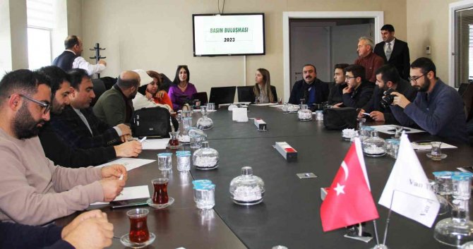 Başkan Süer Gazetecilerle Bir Araya Geldi