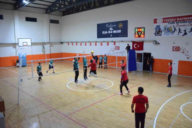 Turnuvada Birinci Olan Takımdan Anlamlı Bağış