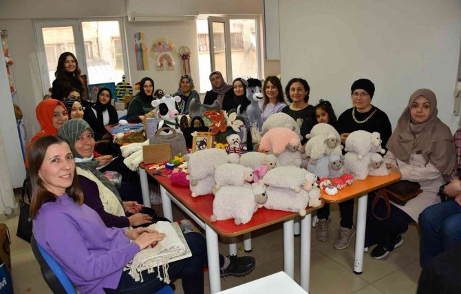 El Sanatları Kursları Kadınlardan Büyük İlgi Görüyor