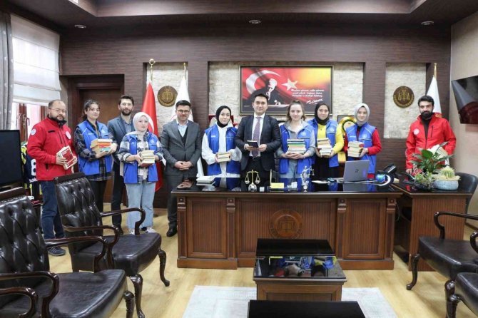 Gençlerden Cezaevlerine Kitap Bağışı