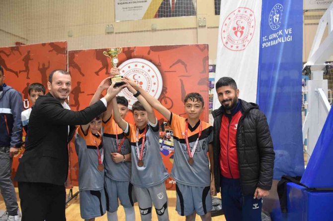 Yıldız Kız Ve Erkek Müsabakaları Tamamlandı