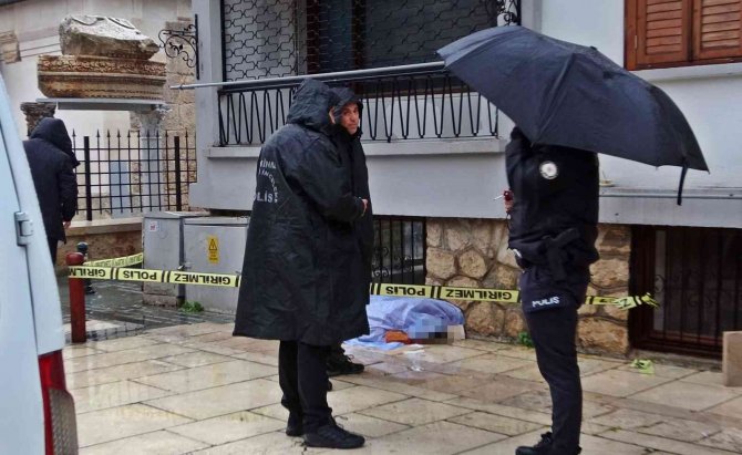 4 Dakikada Olay Yerine Giden Polis Kamera Kayıtlarını İnceleyince Üzüntü Yaşadı