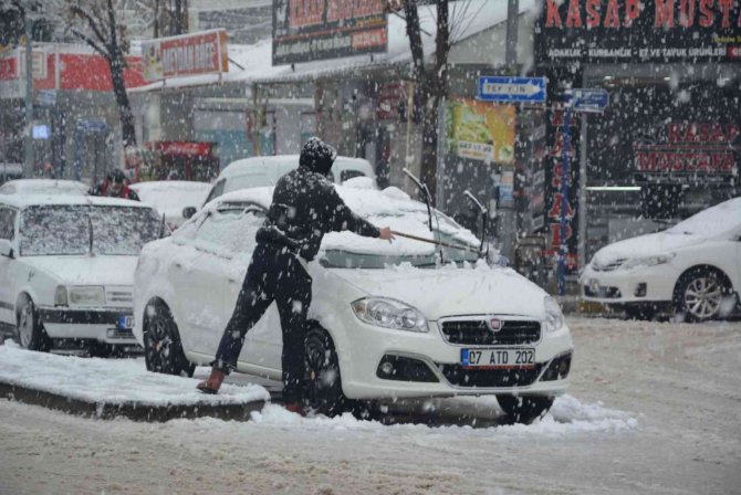 Antalya’nın Korkuteli İlçesi Beyaz Gelinliğini Giydi