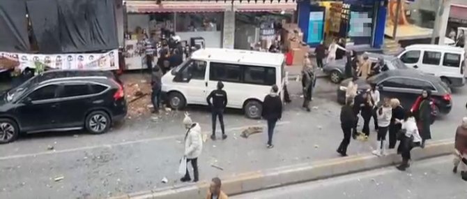 Bağcılar Yıldıztepe Mahallesi’nde Bulunan Bir Tekstil Atölyesinde Patlama Yaşandı. Olay Yerine İtfaiye Ve Sağlık Ekipleri Sevk Edildi.