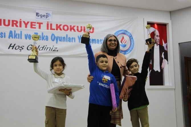 Bandırma Da Akıl Ve Zekâ Oyunlarında Kazananlar Ödüllerini Aldılar