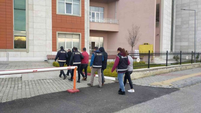 Emniyet Operasyonunda Deste Deste Sahte Para Ele Geçirildi