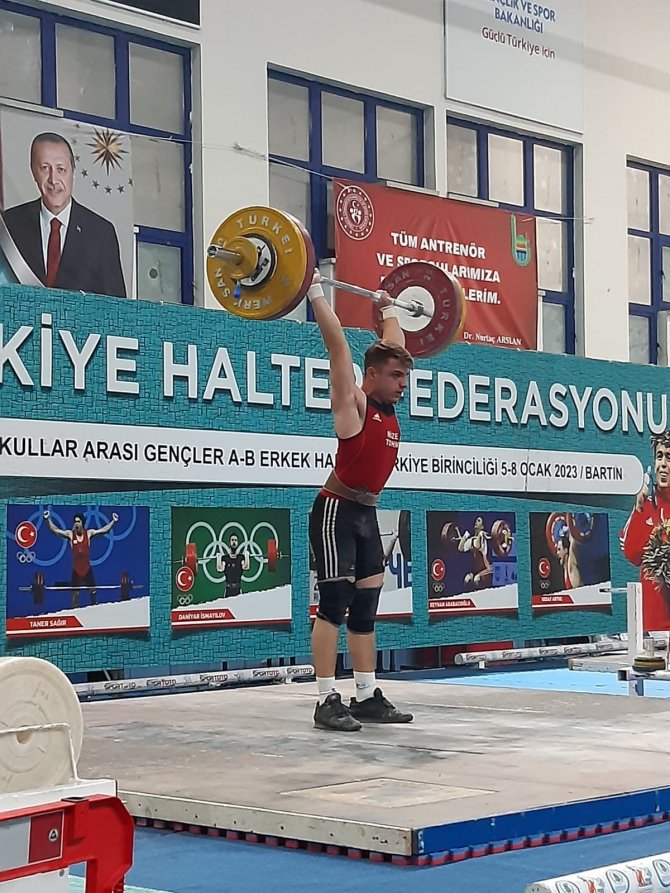 Ağrılı Halterci Yusuf Ülker, Türkiye Şampiyonu Oldu