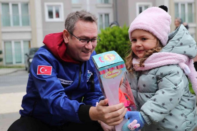 Sosyal Medyadan Bebek İsteyen Minik Kızın İsteği Gerçek Oldu