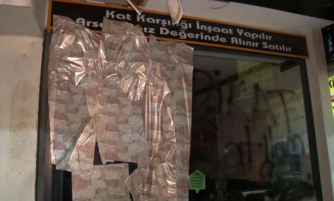 Başakşehir’de Arsa Tartışması Nedeni İle Yengesini Vuran Zanlının Dükkanını Yağmalandı