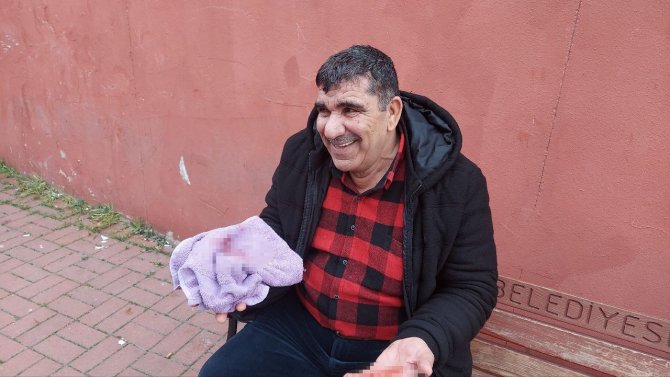Adliye Önü Karıştı: Davalık Olan Aileler Birbirlerine Girdi, 2 Kişi Bıçaklandı