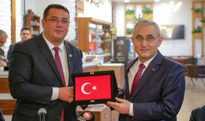 "Önemli Olan Kamunun Ve Yaşadığımız Şehrin Ortak Menfaatlerinde Buluşabilmek"
